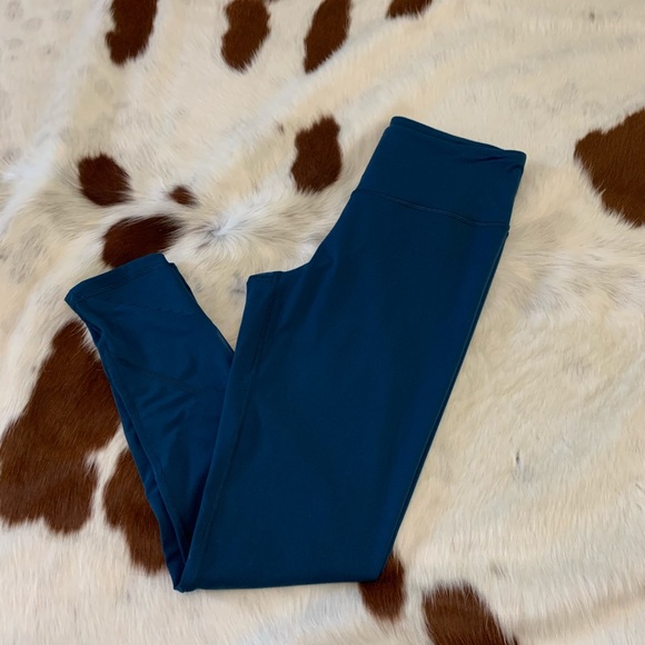 Like New Victoria’s Secret Sport Knockout Leggings - Picture 2 of 9